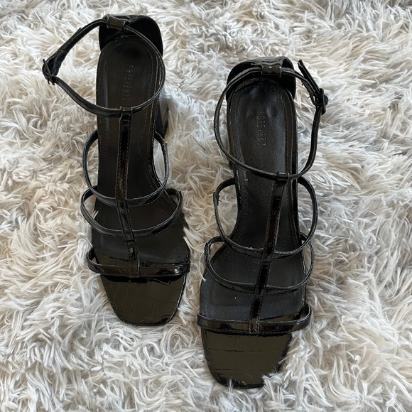 Black Heels - Picture 1 of 3